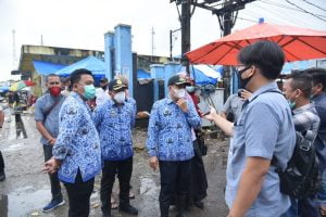 Tinjau Pasar Delima, Bupati Zahir: Jangan Buang Sampah Sembarangan