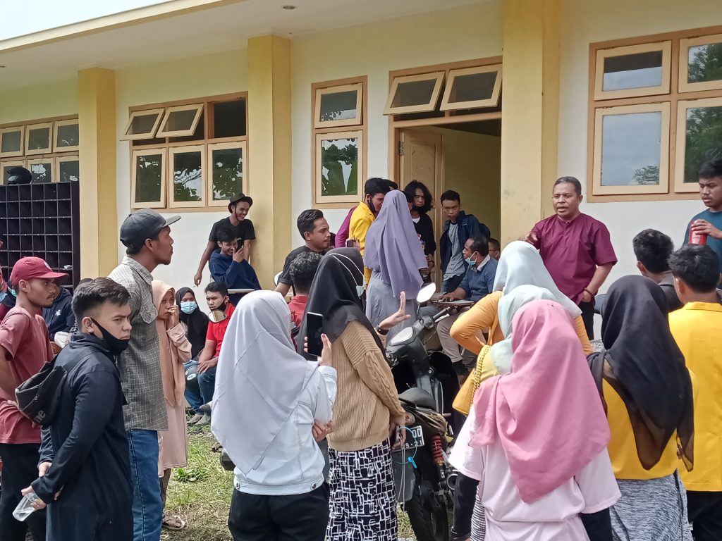 Terus Ditunda Jadwal Wisuda, Mahasiswa Demo Rektor Wiratama
