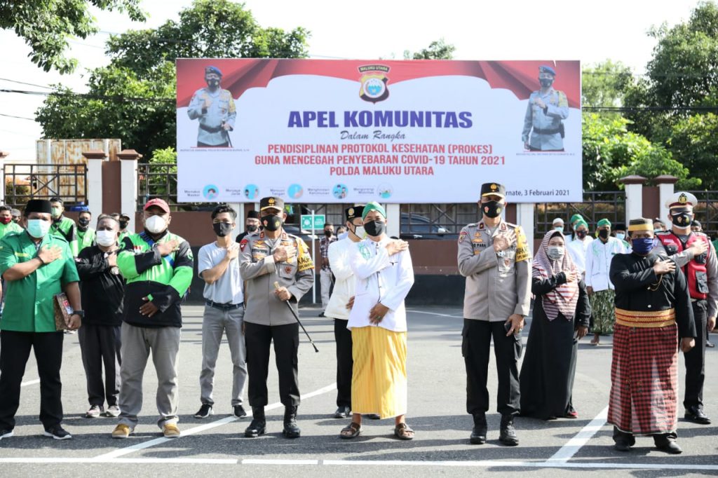 Polda Malut Bagikan 10 Ribu APD Ke Komunitas di Maluku Utara