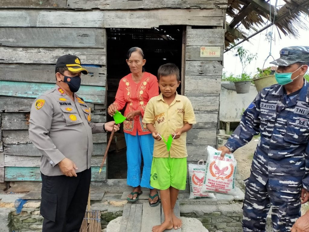 Kapolres Batu Bara Beri Bantuan Sembako Dan Tali Asih Kepada Warga Turunan Tionghoa