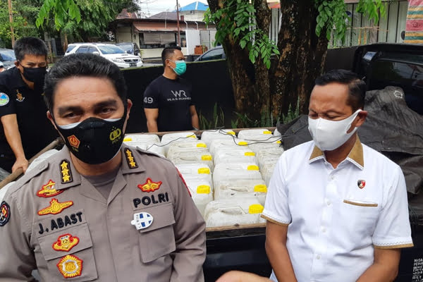 Polda Sulut Gagalkan Penyelundupan Ribuan Liter Cap Tikus ke Papua Barat