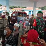 Putus Mata Rantai Covid-19, Kompi Senapan A Yonif 731/Kabaresi Bersama Polres Pulau Buru Bagikan 1000 Masker