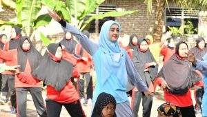 Ketua TP PKK Batu Bara Senam Bersama Wanita Lansia