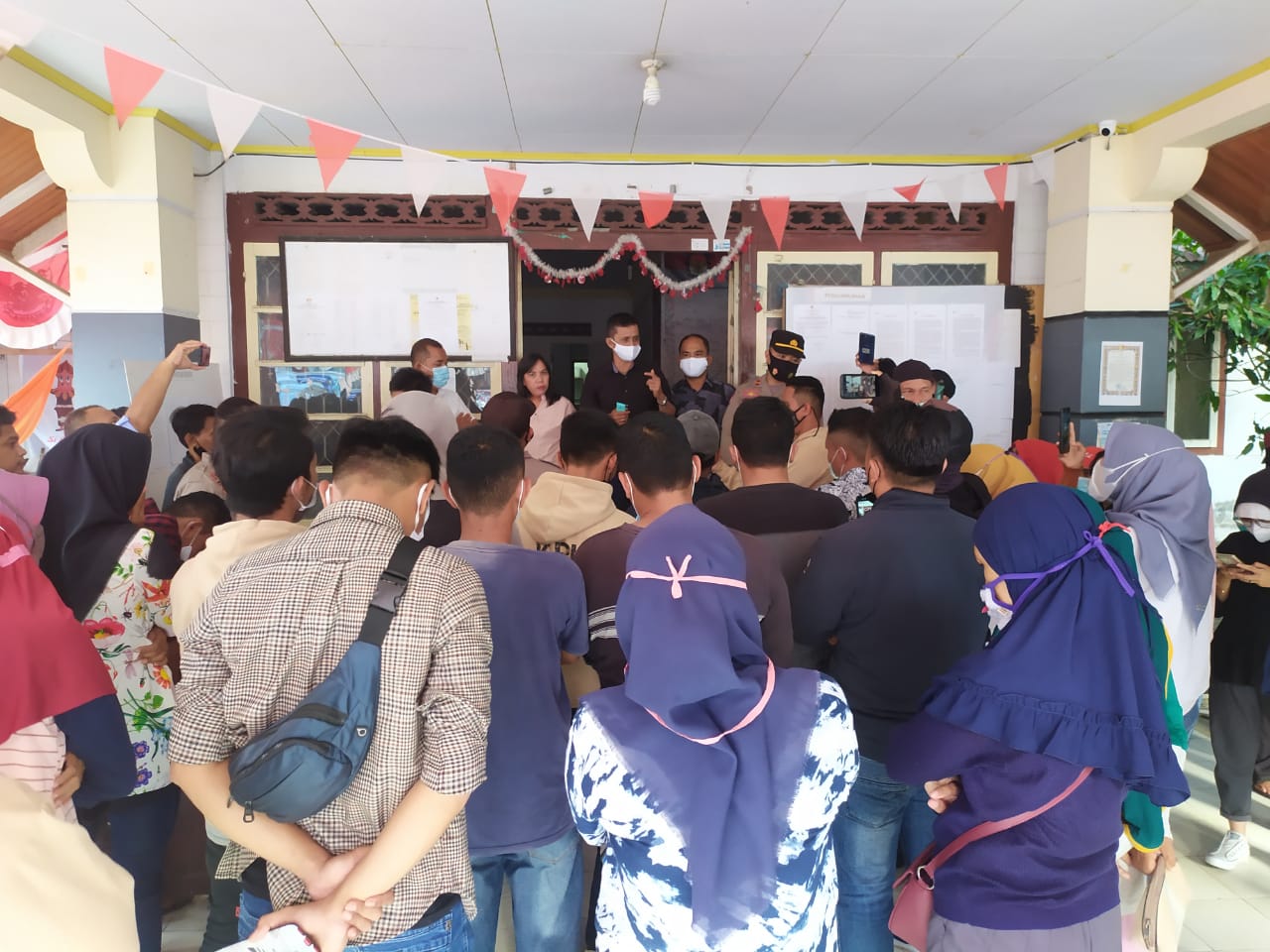 Upah Belum Dibayar, KPU Boltim di Demo Puluhan Eks PPK dan PPS