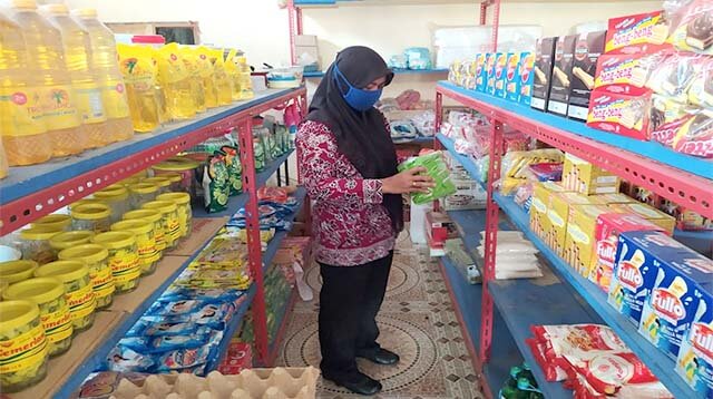 Disperdakop UKM Boltim Sidak Barang Kadaluarsa