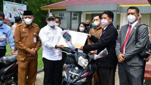 Bupati Batu Bara Berikan Sepeda Motor Merk Vega Kepada Pendeta