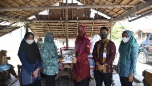 Ketua Dekranasda Batu Bara Salurkan Bantuan Peralatan Masak Kepada UMKM Kuliner