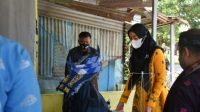 Ketua Dekranasda Batu Bara Berikan Bantuan Peralatan Menjahit Kepada Pengrajin Tengkuluk
