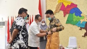 Sambut Wamendag, Bupati Zahir Pakaikan Kain Songket Khas Batu Bara