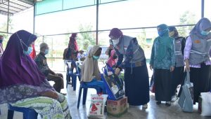 Ketua BK3S Batu Bara Berikan Bantuan Ratusan Paket Sembako