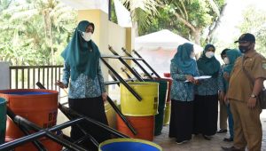 Ketua TP PKK Batu Bara Salurkan Bantuan Tong Sampah Di Tiga Desa