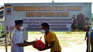 Maknai Idul Adha, Polres Boltim Bagikan Daging Hewan Kurban