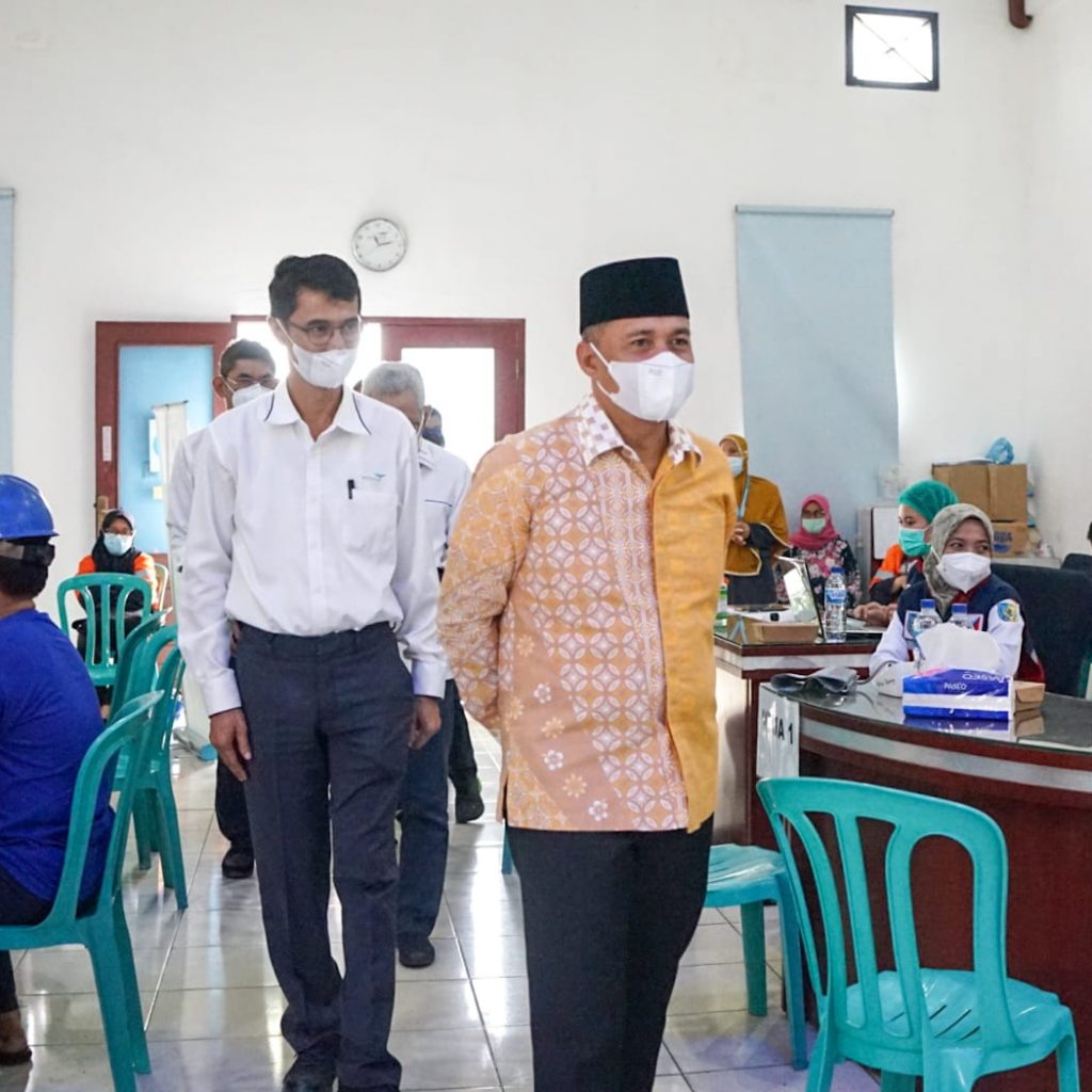 Bupati Batu Bara Tinjau Proses Vaksinasi Untuk Pekerja