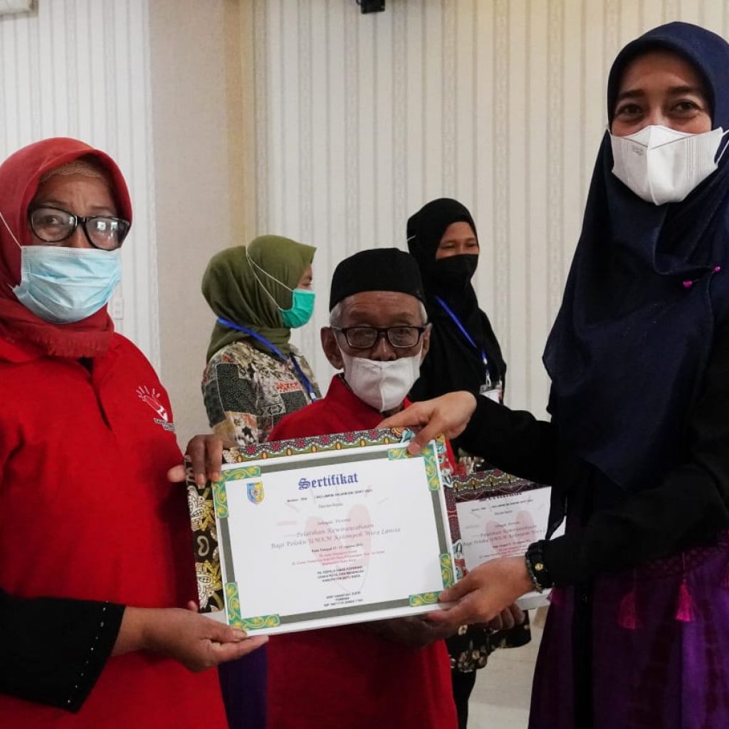 Ketua Dekranasda Tutup Pelatihan UMKM Bagi Lansia