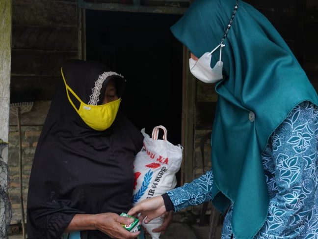 Pasca Banjir, Ketua TP PKK Batu Bara Berikan Bantuan Sembako