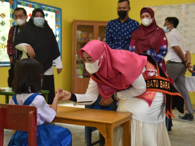 Bunda PAUD Batu Bara Salurkan Kartu Identitas Anak