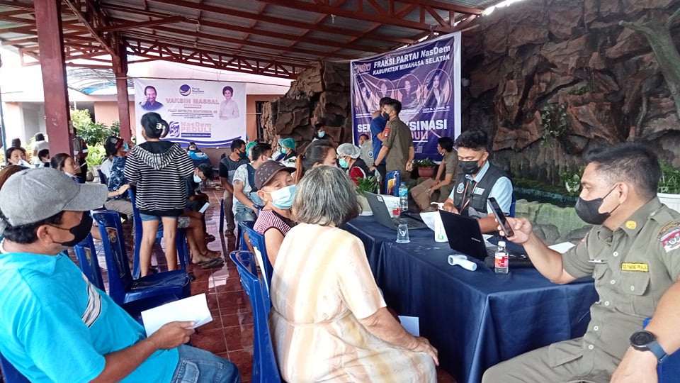 Partai Nasdem Minsel Gelar Vaksinasi Massal di Wilayah Tumpaan