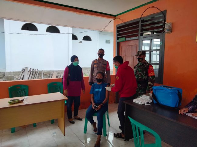 Sebulan PKM Wayaua Vaksin 1.118 Orang di 7 Desa