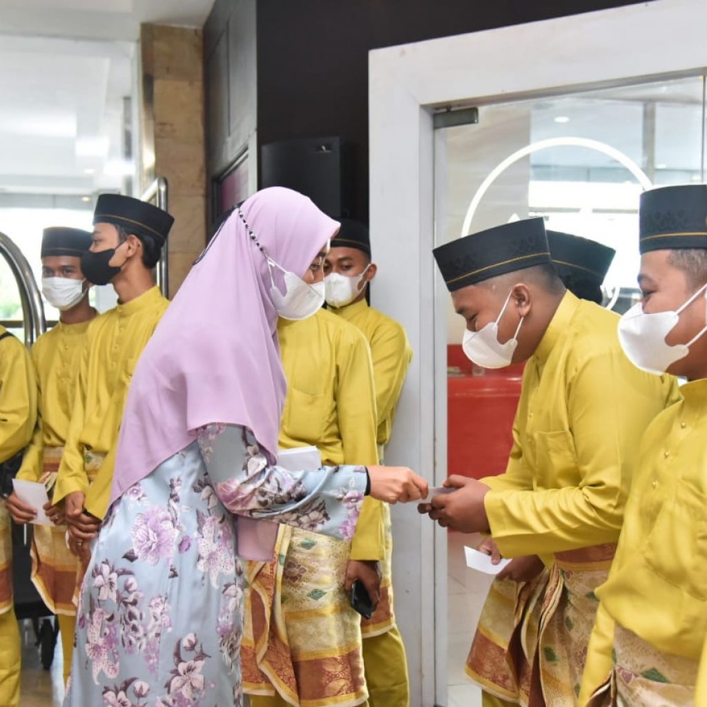 Support Kafilah, Ketua TP PKK Batu Bara Berikan Uang Saku Dalam Lomba Festival Seni Dan Qasidah Ke- 25