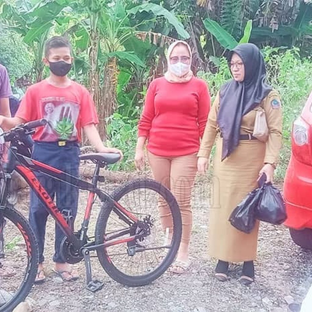 Siswa Mts yang Viral Jalan Kaki 7 Kilometer Dapat Bantuan
