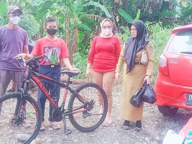 Siswa Mts yang Viral Jalan Kaki 7 Kilometer Dapat Bantuan