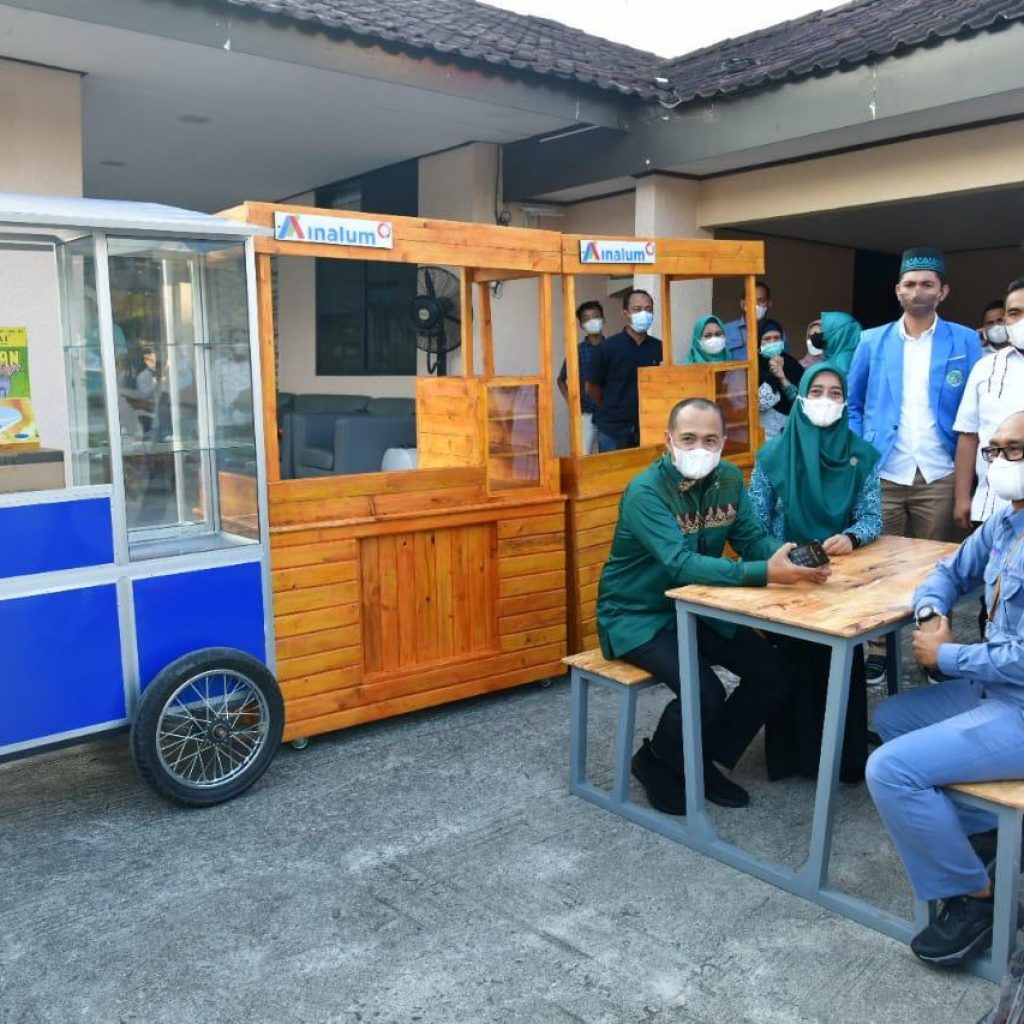 Bupati Batu Bara Berikan Bantuan Para Pelaku UMKM