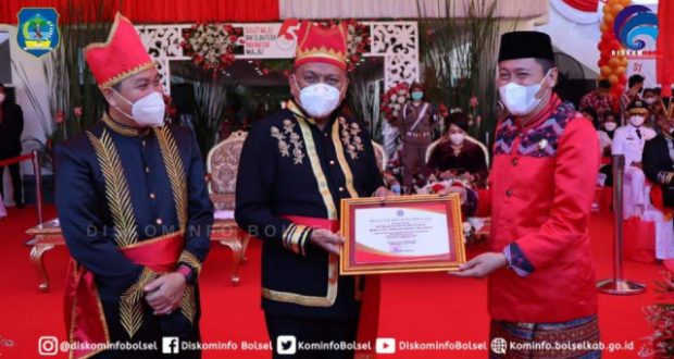 Bupati Bolsel Beri Perlindungan Jamsostek ke Pekerja Rentan, ASN dan THL