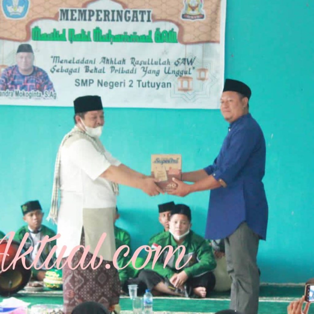 SMP Negeri 2 Tutuyan Gelar Peringatan Maulid Nabi Muhammad