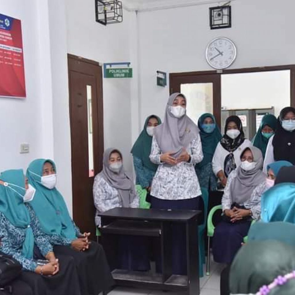 Sukseskan Program IVA Test, Ketua YKI Batu Bara Tinjau Puskesmas