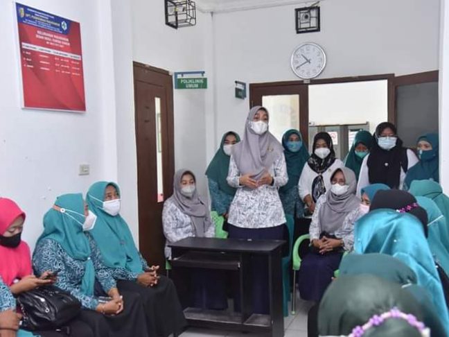 Sukseskan Program IVA Test, Ketua YKI Batu Bara Tinjau Puskesmas