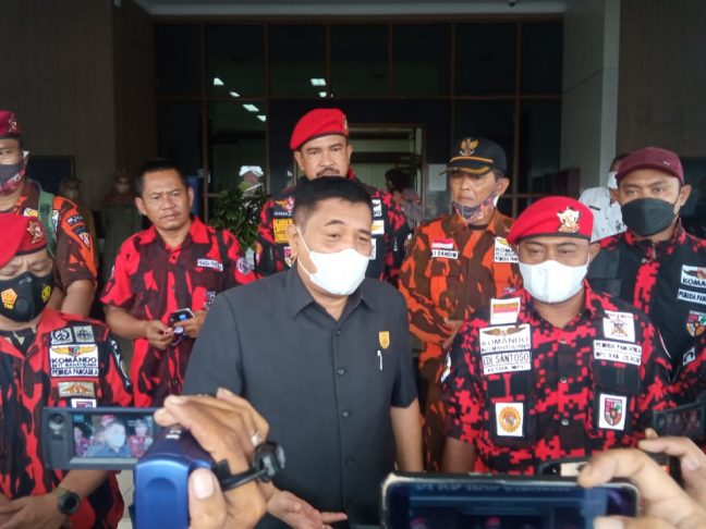 Junimart Girsang Diminta Minta Maaf, Ormas Pemuda Pancasila Grudug Kantor DPRD Cilacap