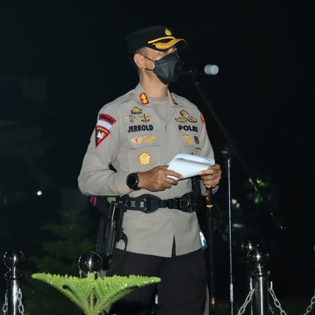 AKBP Jerrold Hendra Yosef Kumontoy, S.I.K Pimpin Langsung Upacara Kenaikan Pangkat Di Jajaran Polres Kubu Raya