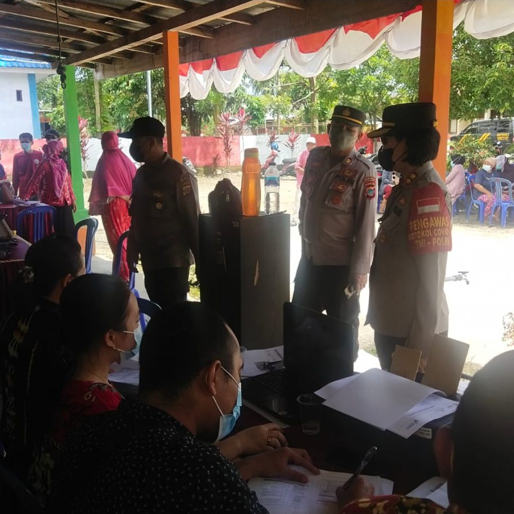 Kapolres Bolmong Tinjau Kegiatan Vaksinasi di Wilayah Dumoga