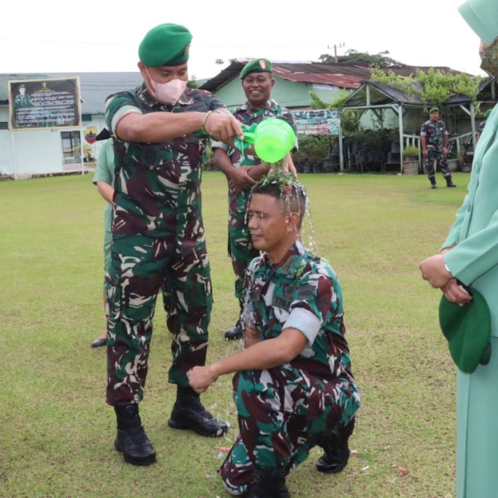 Tradisi Satuan Terima Korps Raport Kasdim 0209/LB Mayor Inf Hendra Gunawan