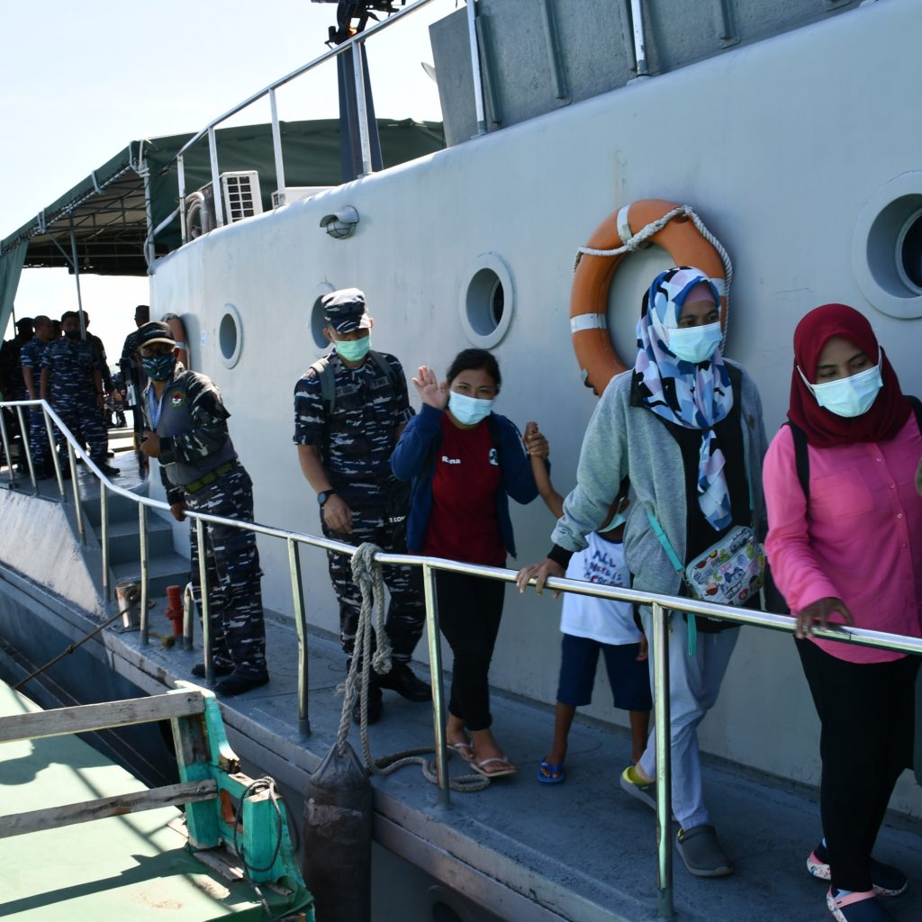 Dengan Kapal Perang TNI-AL Kembali Gempur Wilayah Kepulauan Likupang Untuk Serbuan Vaksinasi