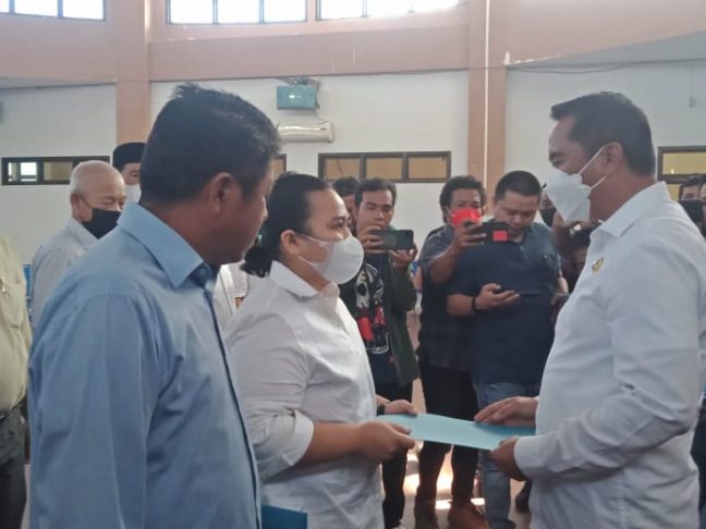 Hilangkan Perbedaan, Bupati Sachrul Lantik Amalia dan Rusdi Sebagai Staf Khusus