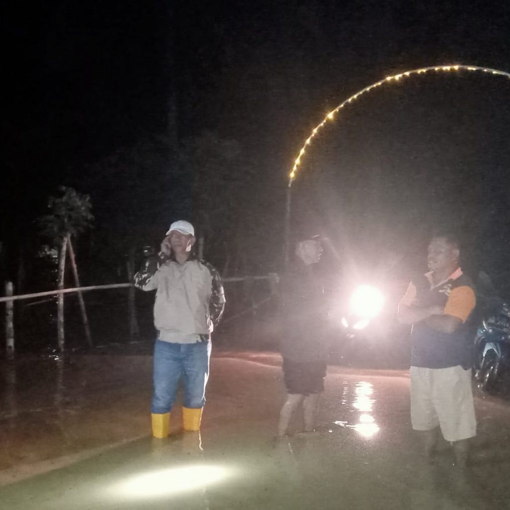 Wabup Oskar Manoppo Tinjau Lokasi Terdampak Banjir di Desa Buyat