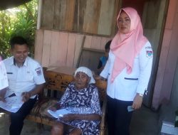 Menarik, Dinsos Boltim Serahkan Langsung BLT BBM Kepada Lansia