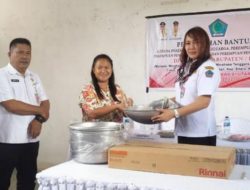 16 Orang Perutusan Perempuan Kabupaten Mitra Terima Sertifikat dan Bantuan dari DP3A Provinsi Sulut