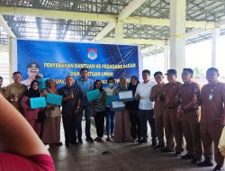 Pemkab Boltim Salurkan Bantuan untuk Pelaku UMKM dan Pedagang Pasar Ambang