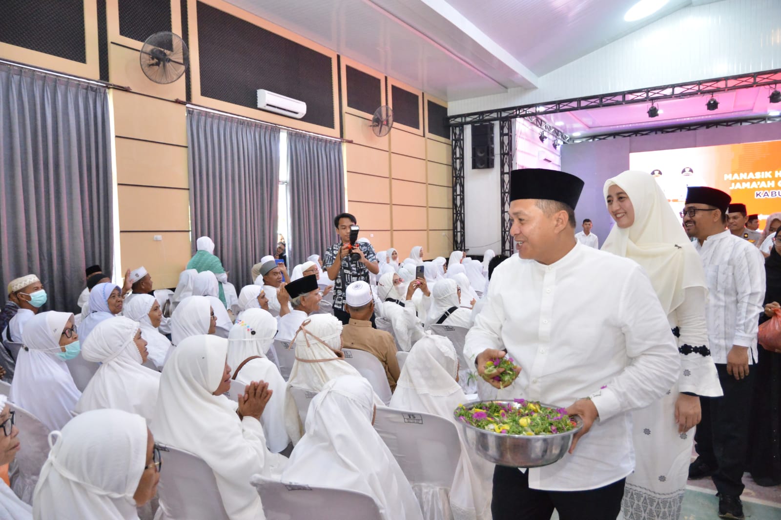 Jamaah Calon Haji Asal Batu Bara Ditepung Tawari