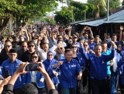 Spektakuler, Tiga Ribuan Massa Kawal Pendaftaran Bacaleg Partai Demokrat Boltim
