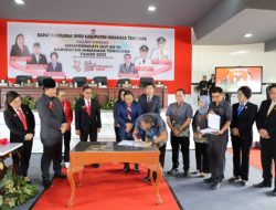 Wujudkan UHC di Moment HUT ke-16, Pemkab Mitra Tandatangani PKS Bersama BPJS Kesehatan