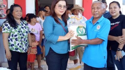 Ketua DPRD Kabupaten Mitra Pantau Pemberian Bansos Bagi 1.034 KPM di Kecamatan Pusomaen