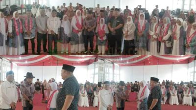Bupati James Sumendap Lepas 27 Jemaah Calon Haji Kabupaten Minahasa Tenggara