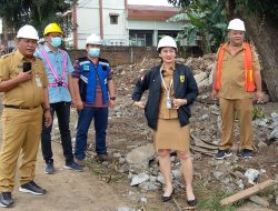 Tinjau Pembuatan Saluran Air di Kecamatan Ratahan, Arnold Mokosolang Minta Ini ke Warga?
