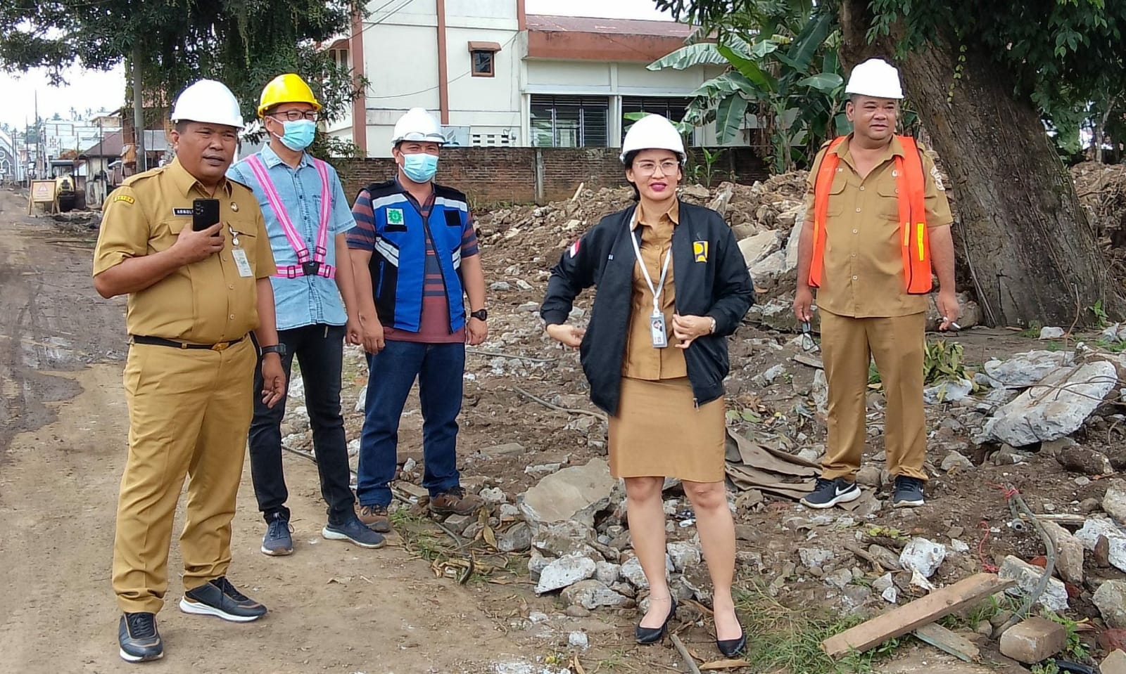 Tinjau Pembuatan Saluran Air di Kecamatan Ratahan, Arnold Mokosolang Minta Ini ke Warga