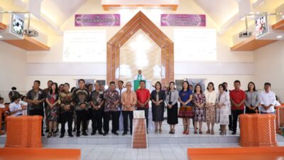 Pj Bupati Mitra Ronald Sorongan  Ibadah Bersama Jemaat GMIM Sion Sentrum Tombatu