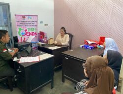Sambangi DP3A Mitra, Aktivis LSM Fitri Tawo Dampingi Keluarga Korban Bullying
