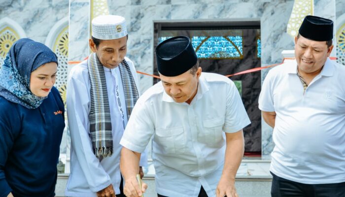 Bupati Zahir Bersama Wadirreskrimsus Polda Sumut Resmikan Masjid H. OK Abdul Jalil